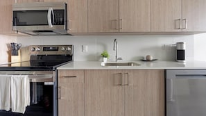 Fridge, dining tables - Landing | Incredible Studio, Gym (Hialeah)