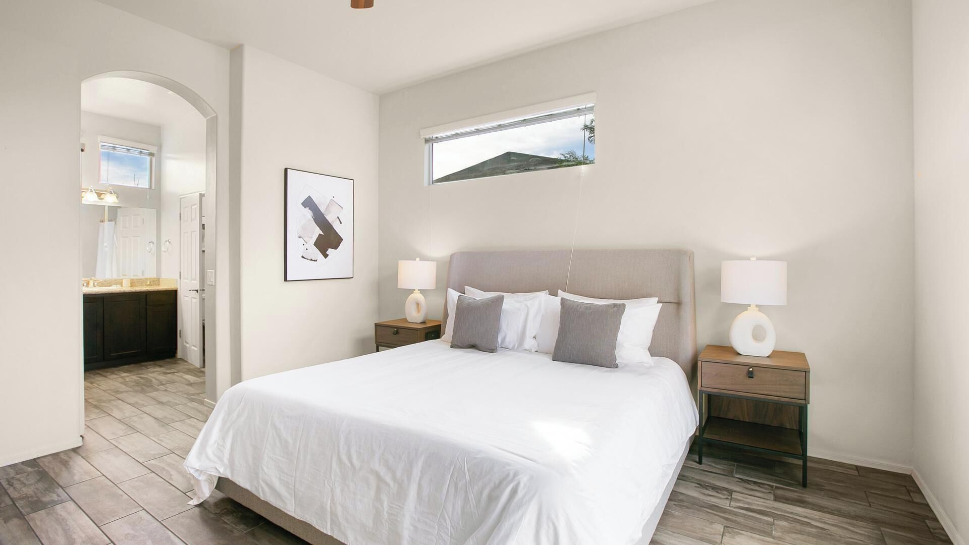 Desk, iron/ironing board, WiFi, bed sheets
