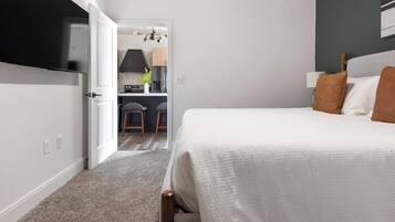 Desk, iron/ironing board, WiFi, bed sheets