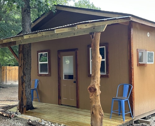 Whoa-Man Ultra Cozy Aggieland  Cabin