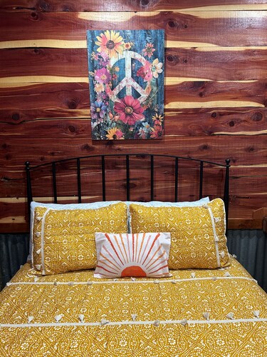 Whoa-Man Ultra Cozy Aggieland  Cabin
