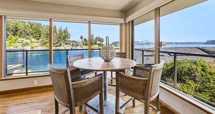 Luxury Waterfront Home walk to Downtown Gig Harbor