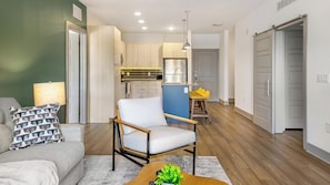 Smart TV - Landing | Modern 2BD in St. Cloud (Kissimmee)