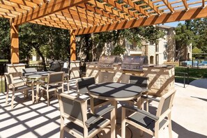 Outdoor dining - Landing | Amazing 3BD, Gym (Lewisville)