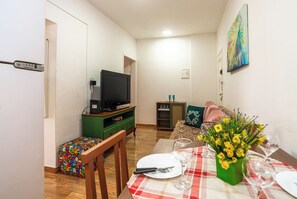 Living area - Fully equipped apartment in the historic center of Florianópolis - 2 bedrooms, sleeps 5, air conditioning, Wi-Fi (Florianópolis)
