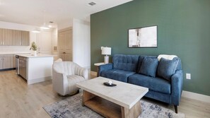 Smart TV - Landing | Amazing 2BD, Gym, Rooftop Lounge (Frisco)