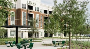 Outdoor dining - Landing | Chic 1BD, Rooftop Lounge, Gym (Frisco)
