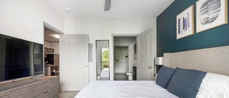 Desk, iron/ironing board, WiFi, bed sheets