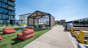 Outdoor dining - Landing | Incredible Studio in Caraleigh (Raleigh)