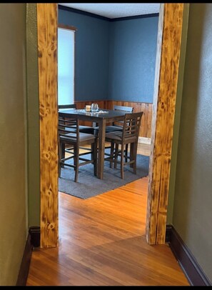 Dining - Wonderful 2-bedroom apartment with AC in charming Rainelle (Rainelle)