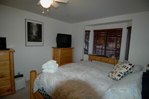 Iron/ironing board, WiFi, bed sheets - Delightful 3-bedroom Home on the Meadow  chalet in South Lake Tahoe welcomes you (South Lake Tahoe)