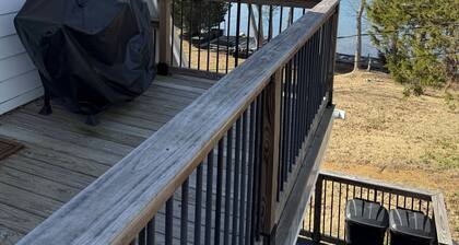 Perfect 1-Loft cabin on Lake Melton, close to UT
