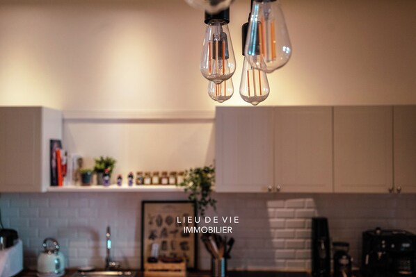 Private kitchen - Vrbo Property (Bordeaux)
