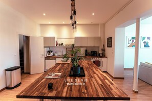 Private kitchen - Vrbo Property (Bordeaux)