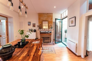 Interior - 🌟 Léon Apartment with Patio: Charm & Exceptional Location in Les Chartrons (Bordeaux)