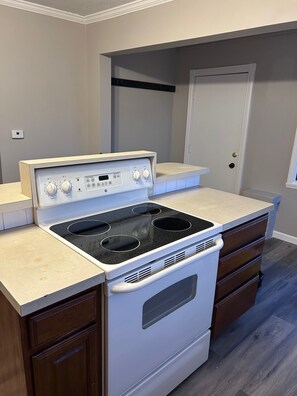 Interior - Sleeps 12 • King Bed • Near Zoo, Dundee & Blackstone (Omaha)