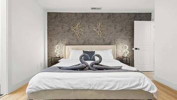 4 bedrooms, desk, iron/ironing board, travel crib