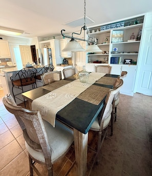 Dining - Charming Classic Cottage on canal Holden Beach (Holden Beach)