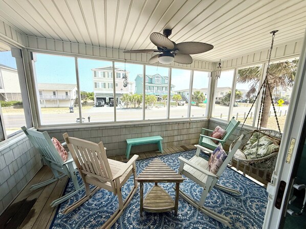 Interior - Charming Classic Cottage on canal Holden Beach (Holden Beach)