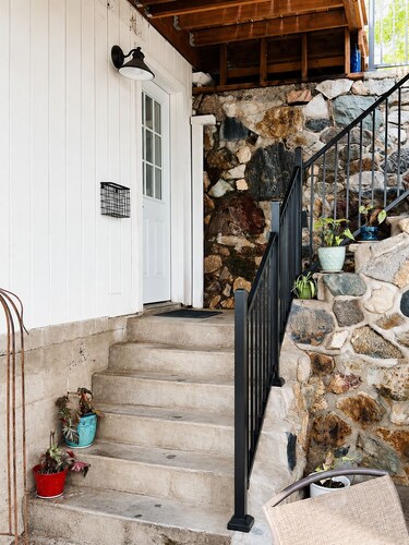 Cozy 2-bedroom house in tranquil Redding with AC