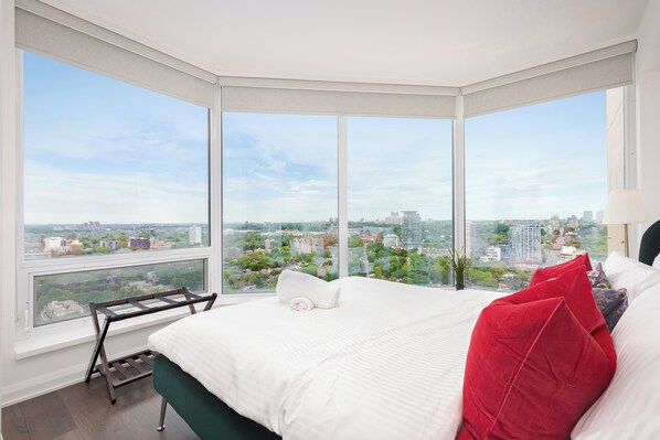 Iron/ironing board, bed sheets - Luxury Yorkville condo steps, dining, shopping & transit. (Toronto)