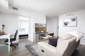Living area - Luxury Yorkville condo steps, dining, shopping & transit. (Toronto)