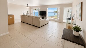 Living area - Wide-Open Charlotte Harbor Views - 3rd-Floor Waterfront 2BR - Elevator & Pool (Punta Gorda)