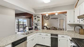 Fridge, microwave, stovetop, dishwasher