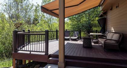 Spacious 3-bedroom house in Tranquil area with hotub, large deck, and gym