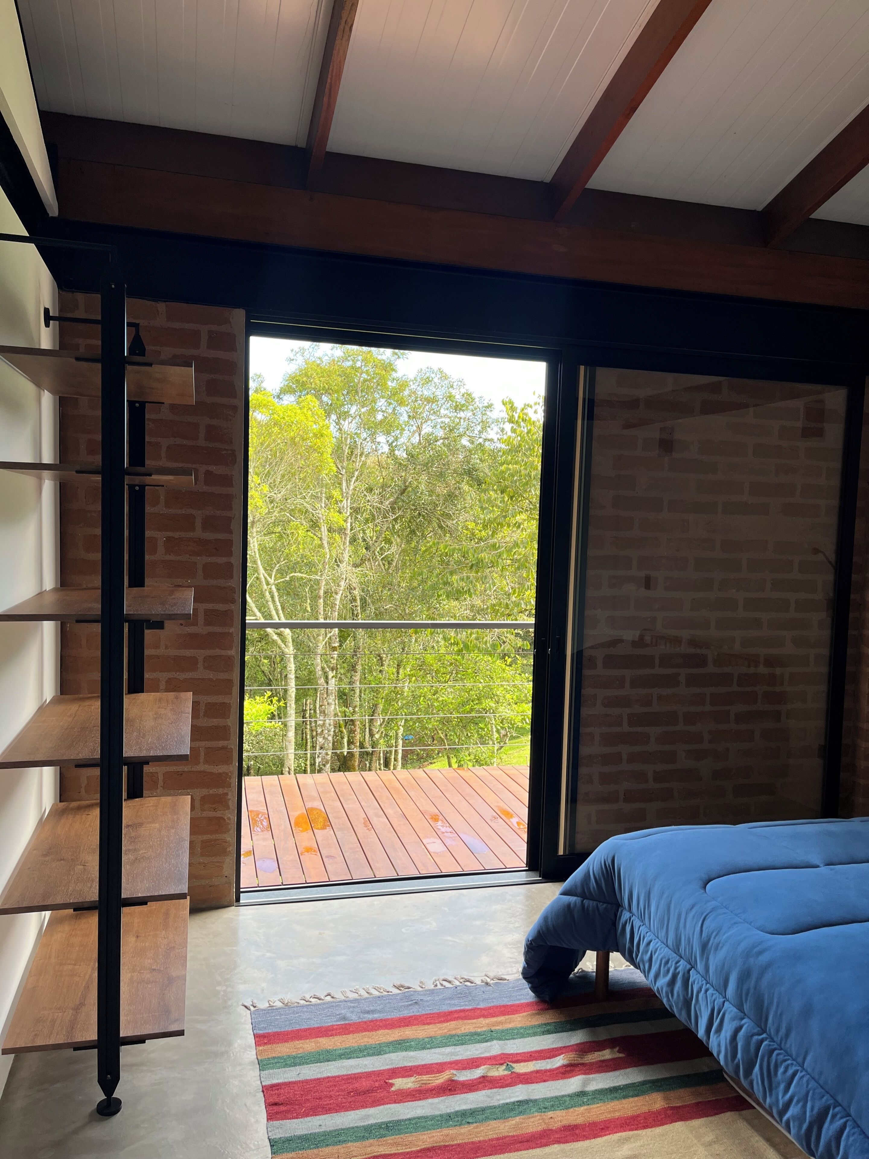 Tabla de planchar con plancha, Internet, ropa de cama