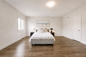 4 habitaciones, escritorio, tabla de planchar con plancha y wifi 