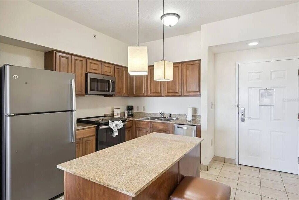 Villa | Private kitchen | Dining table