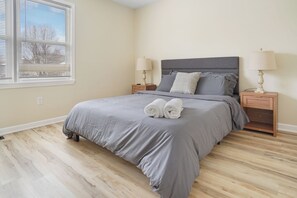 Tabla de planchar con plancha, wifi y ropa de cama 