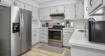 Large groups 4 Bedrooms 3 Full Baths TV all rooms