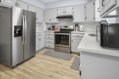 Large groups 4 Bedrooms 3 Full Baths TV all rooms