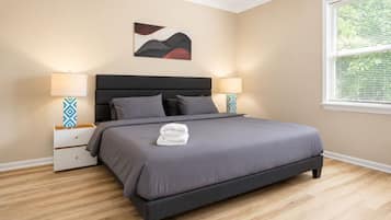4 habitaciones, tabla de planchar con plancha, wifi y ropa de cama