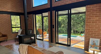 House in the Woods in Santo Antônio do Pinhal