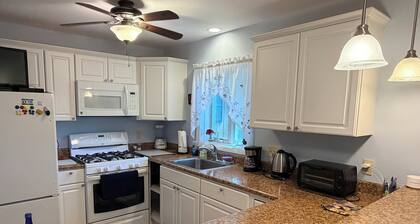 Cozy & Clean Cottage with King Bed! Perfect for a visit to Saratoga Springs, NY!