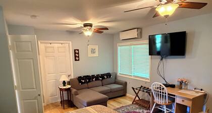 Perfect for SPAC Concert or Track! 1 Bed Cottage w/King Bed in Saratoga Springs!