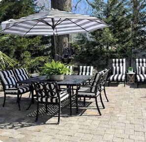 Outdoor dining - Modern 4BR Home with Pool  Near NYC & MetLife Stadium (Roselle Park)