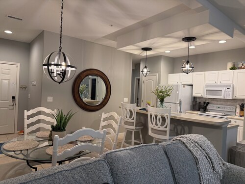 Beautiful 3-bedroom Condo with a view for days in Lake Ozark, MO