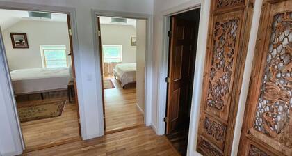 Cozy private 2 bed apartment in Shelburne Falls