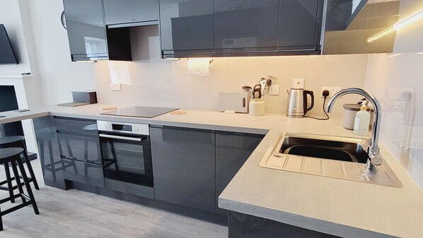 Fridge, microwave, oven, stovetop - Perfect base for the Cliffs, Burren & Wild Atlantic Way! (Ennistymon)