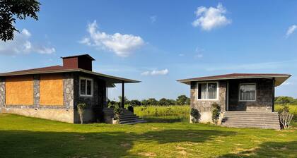 2-bedroom Zazen farmhouse with outdoor pool in Beawar
Enjoy hikes and temples