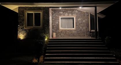 2-bedroom Zazen farmhouse with outdoor pool in Beawar
Enjoy hikes and temples