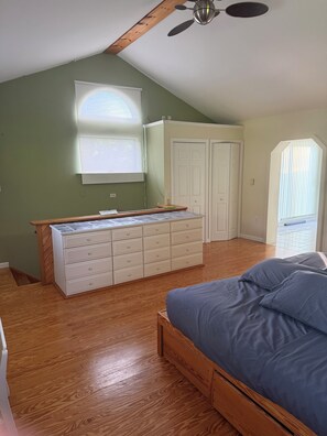 Iron/ironing board, WiFi, bed sheets - Wonderful 3 bedroom house (Scott)