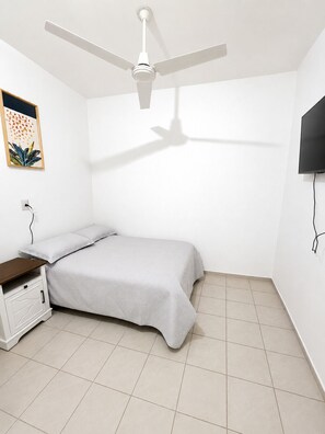 Room - Modern apartment 5 minutes from the Malecón | WiFi and A/C (Mazatlán)