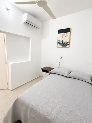 Room - Modern apartment 5 minutes from the Malecón | WiFi and A/C (Mazatlán)