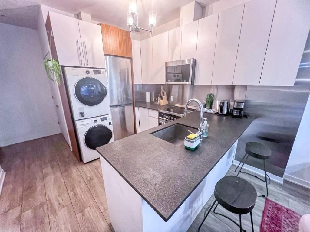 Deluxe Studio, Balcony, City View | Private kitchen | Fridge, microwave, oven, stovetop