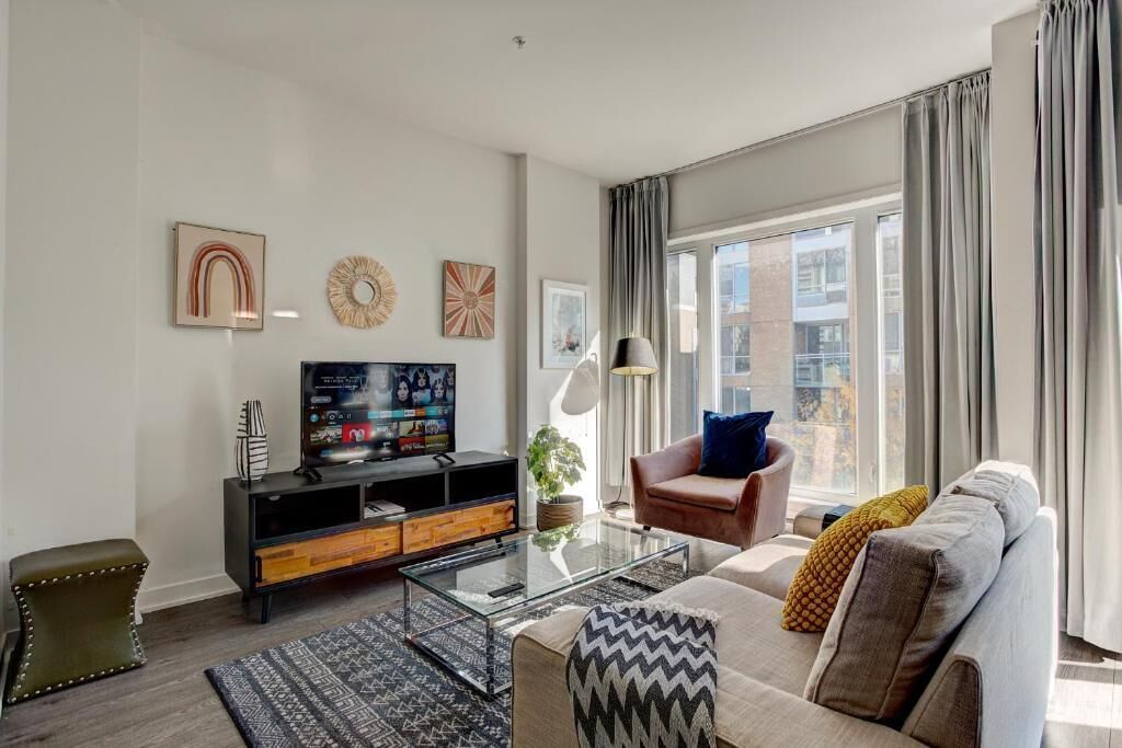 Deluxe Apartment, Balcony, City View | Living area